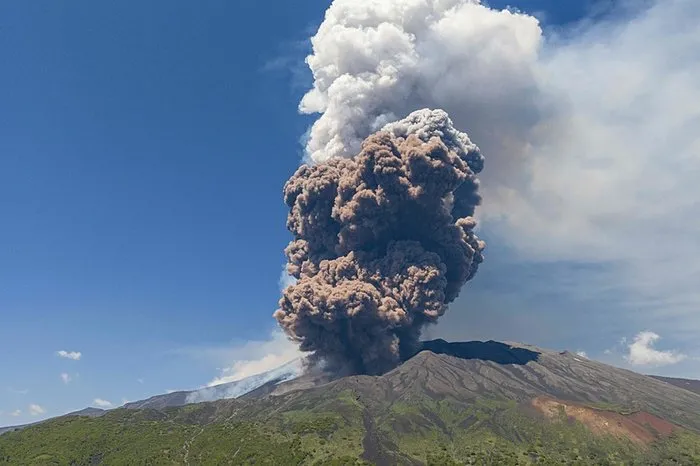 Etna Yanardağı uyandı: ‘Kırmızı kod’ uyarısı verildi
