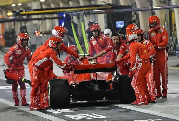 Raikkonen mekanikerin bacağını kırdı!