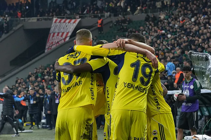 son-dakika-fenerbahce-zirve-yarisinda-hata-yapmadi-kocaelispor-deplasmaninda-kazandi-1770058962985.jpeg