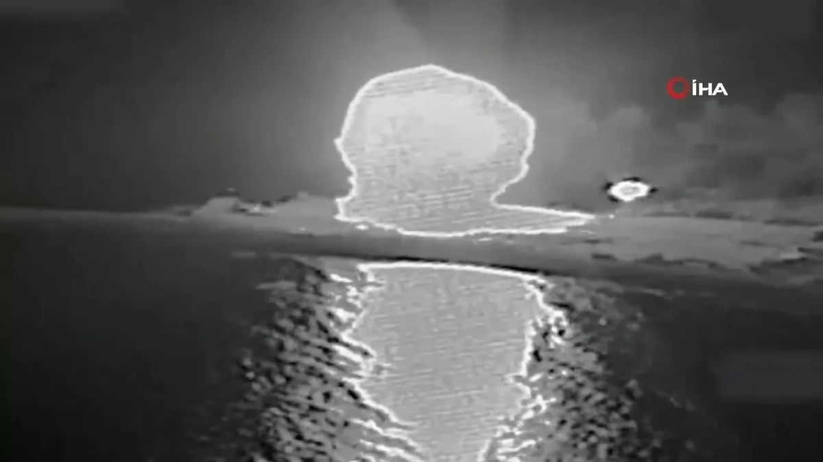 ABD İran Donanması’na düzenlenen saldırıya ait görüntüleri paylaştı | Video videosunu izle ABD İran Donanması’na düzenlenen saldırıya ait görüntüleri paylaştı | Video videosunu izle