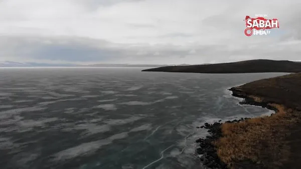Buzları çözülmeye başlayan Çıldır Gölü'nde mest eden görüntüler | Video