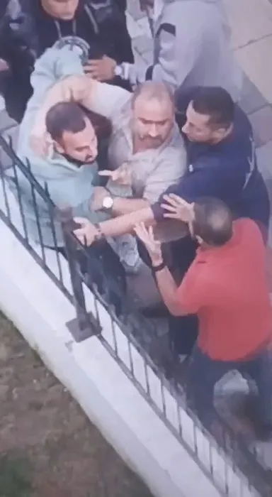 Yer İstanbul Esenler: Beyzbol sopalı park kavgası kamerada!