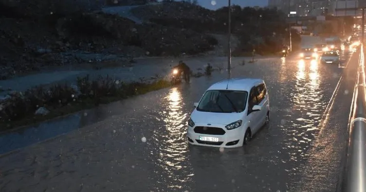 Şiddetli lodos ve yağmur Bursa’da etkili oldu