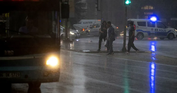 Son dakika haberi: Ankara’da sağanak ve dolu yağışı hayatı felç etti! İçişleri Bakan Yardımcısı’ndan açıklama geldi