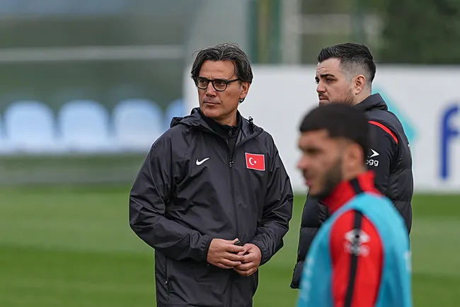 vincenzo-montella-a-spora-konustu-ilk-hedefimiz-gruptan-cikmak-1780049355549.jpeg