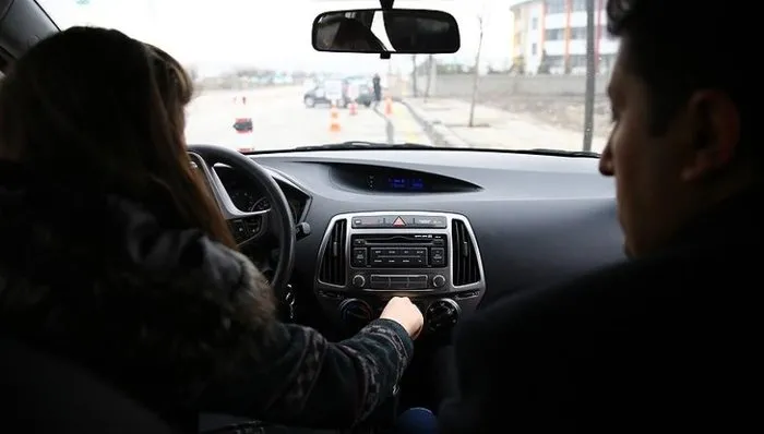 Son dakika | Ehliyet alımı değişiyor mu? Bakan Yerlikaya’dan sürücü kursları açıklaması! Trafikte yeni dönem başlıyor