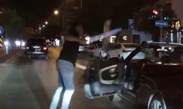 Trafikte dehşeti yaşattı! Döner bıçaklı maganda kamerada... #izmir
