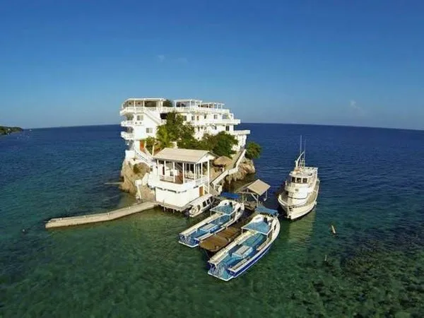 Kayanın üzerine otel inşa ettiler