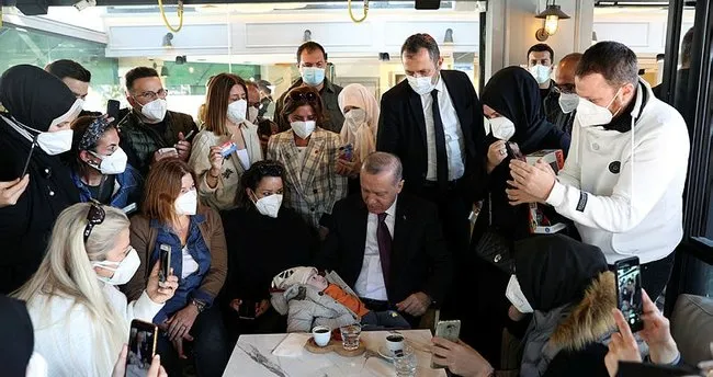 Başkan Erdoğan, Üsküdar'da kafede vatandaşlarla sohbet etti
