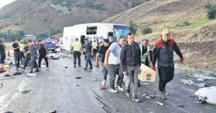 Otobüs devrildi: 4 ölü, 33 yaralı