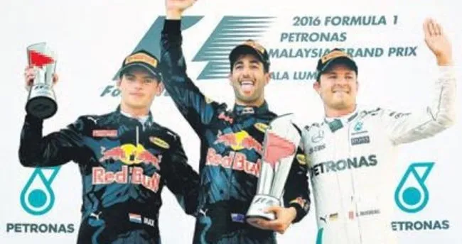 Malezya’da sürpriz! Kazanan Ricciardo
