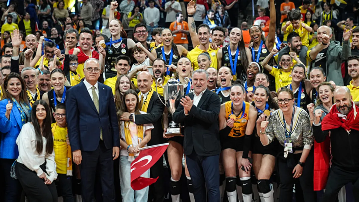 CEV Şampiyonlar Ligi şampiyonu VakıfBank kupasına kavuştu! CEV Şampiyonlar Ligi şampiyonu VakıfBank kupasına kavuştu!