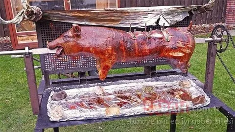 Ramazanda Türk camisi önünde domuz çevirmek isteyen Pegida’ya yasak!