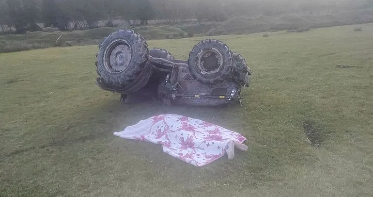 Bursa’da ehliyetsiz sürücünün kullandığı traktör devrildi: 1 ölü 2 ağır yaralı