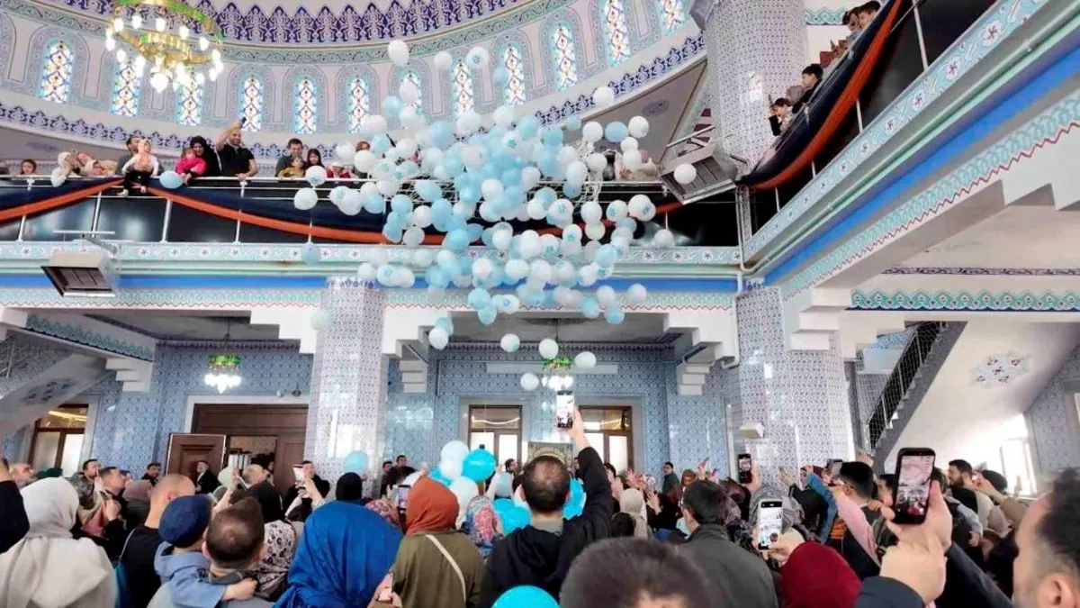 Pendik’te minikler tekne orucu sevincini yaşadı Pendik’te minikler tekne orucu sevincini yaşadı