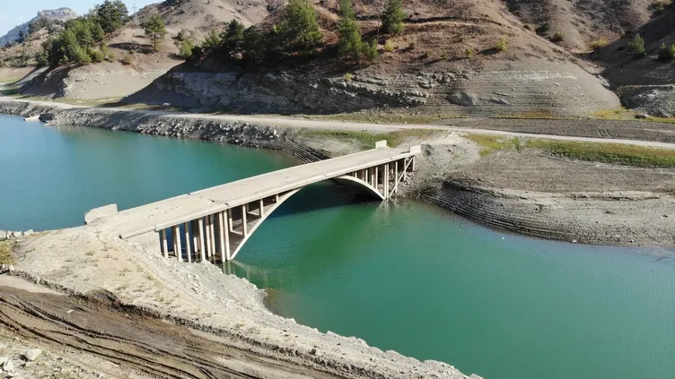 Sular çekilince ortaya çıktı: En son 40 yıl önce görülmüştü…