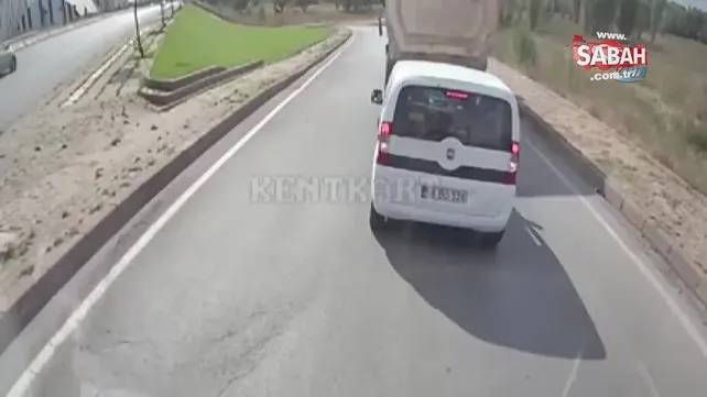 Sivas'ta kamyon sürücüsü arkasındaki aracı böyle sıkıştırdı
