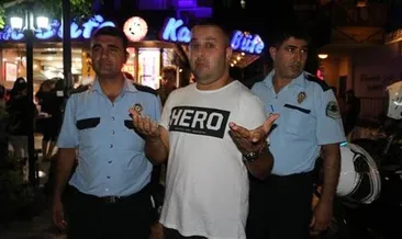 ’Hero’ tişörtü giydi, kafede gözaltı...