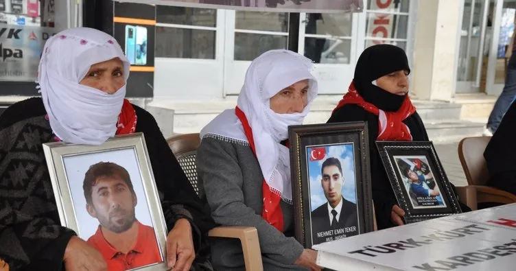 HDP önünde eylem yapan anneler, Taksim’deki terör saldırısını kınadı