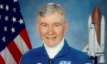 Astronot John Young hayatını kaybetti