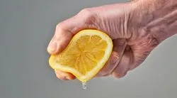 Limonu bu şekilde tüketmek zehir etkisi yaratıyor! Yanlış tüketimi vücudu içten içe bitiriyor