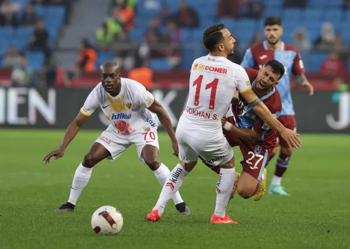 son-dakika-haberleri-trabzonspor-zorlu-macta-akyazida-kayip-kayserispor-son-anlarda-kazandi-1701615580132.jpg