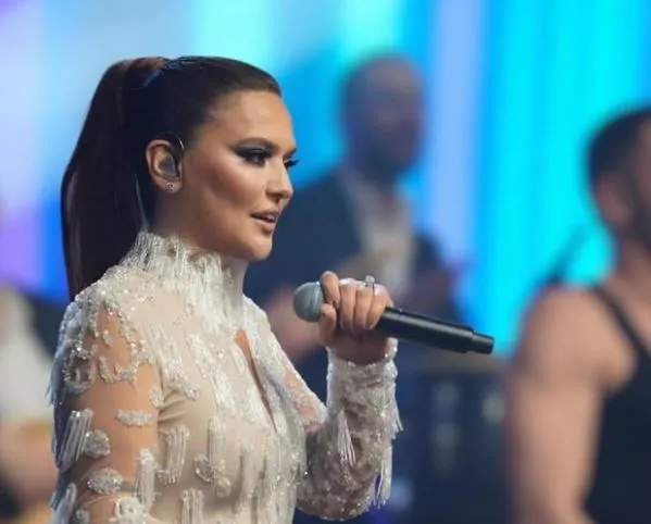 Demet Akalın son klibiyle dillere düştü! Zehir zemberek yorumlar: Ne bu korku filmi mi?