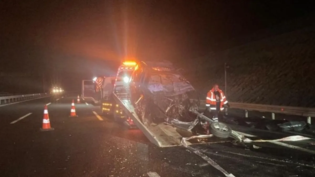 Ankara’da katliam gibi kaza: İki otomobil kafa kafaya çarpıştı! 4 ölü, 3 yaralı Ankara’da katliam gibi kaza: İki otomobil kafa kafaya çarpıştı! 4 ölü, 3 yaralı