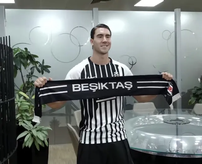 son-dakika-dusan-vlahovic-resmen-besiktasta-sirp-yildiz-istanbula-geldi-1786560831105.jpg