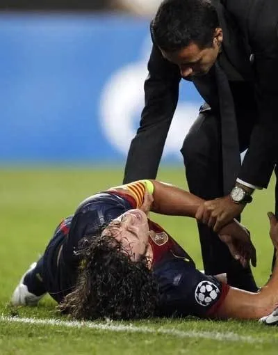 Barça'nın efsanesinin kolu kırıldı