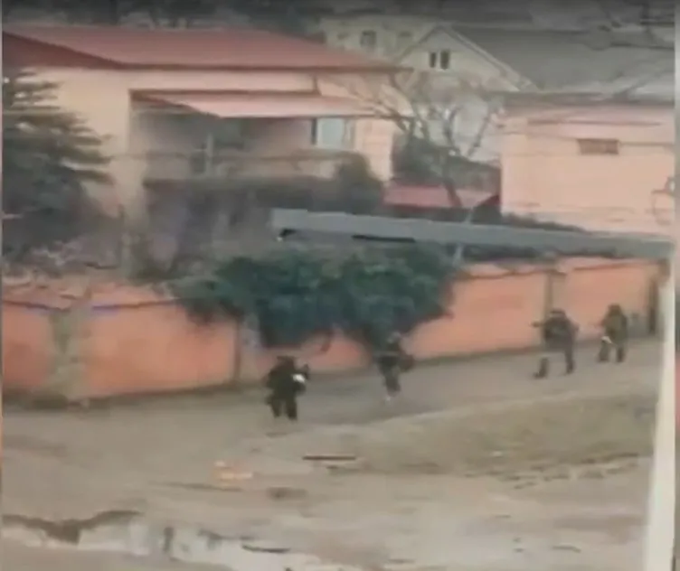 SON DAKİKA! RUSYA UKRAYNA SAVAŞI ile ilgili yeni gelişme: Rusya, Herson kentine girdi! İşte bölgeden sıcak görüntüler