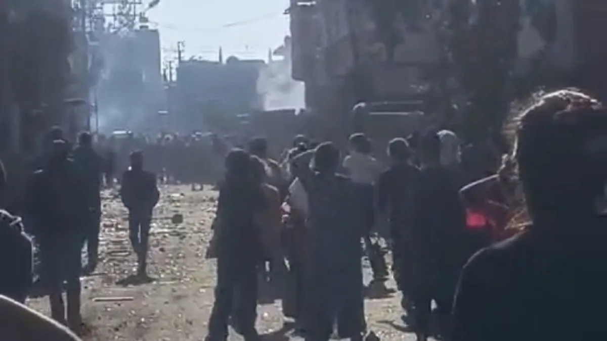 Adana'da aşiret komşular birbirine girdi: Ortalık savaş alanına döndü! Taş, şişe ve sopalar… Adana'da aşiret komşular birbirine girdi: Ortalık savaş alanına döndü! Taş, şişe ve sopalar…