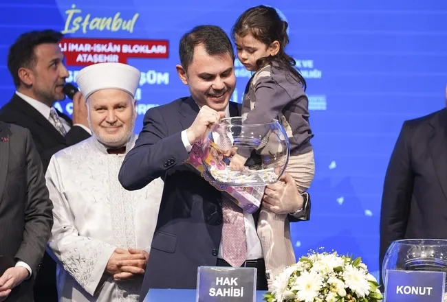 bakan-kurumdan-kentsel-donusum-mesaji-her-iki-projeden-biri-istanbula-1762529941289.jpg Bakan Kurum'dan kentsel dönüşüm mesajı: Her iki projeden biri İstanbul'a