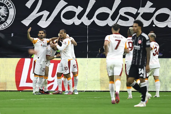 frankfurt-galatasaray-canli-cimbom-golle-basladi-1758224082622.jpg