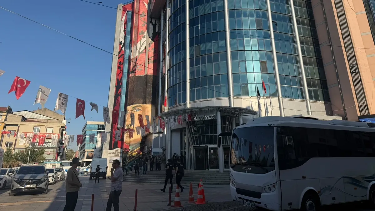 İzmit Belediyesi’ne yönelik soruşturmada sıcak gelişme! Başkan ve ilce başkanı gözaltında İzmit Belediyesi’ne yönelik soruşturmada sıcak gelişme! Başkan ve ilce başkanı gözaltında