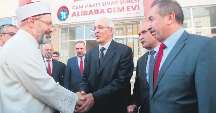 Ali Erbaş, Sivas’ta Ali Baba Cemevi’ni ziyaret etti