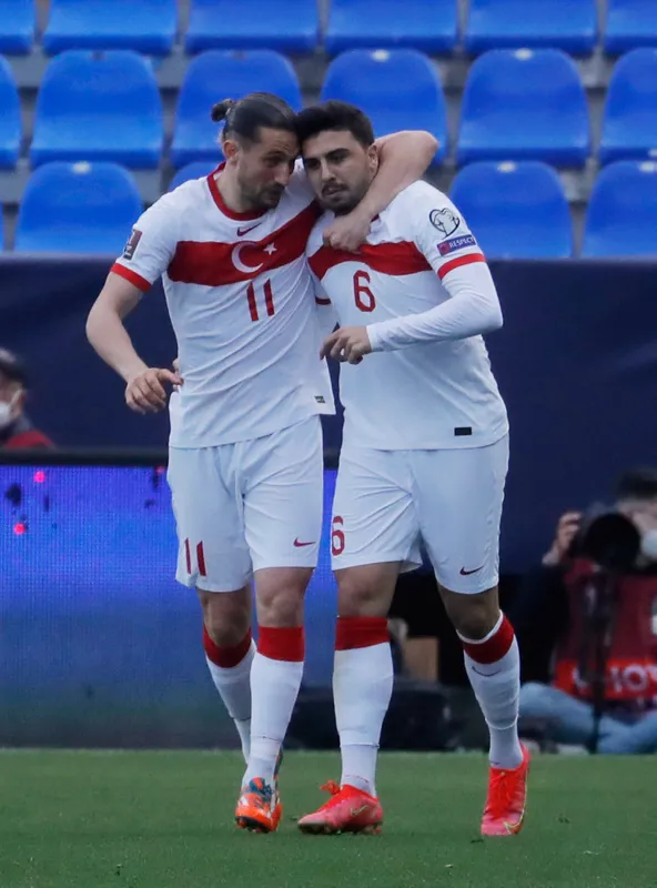son-dakika-turkiye-norvec-karsisinda-2de-2-pesinde-macta-ilk-gol-geldi-1616865549011.jpg