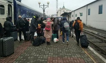Son dakika: Türk vatandaşlarını taşıyan tahliye treni, Romanya sınırında
