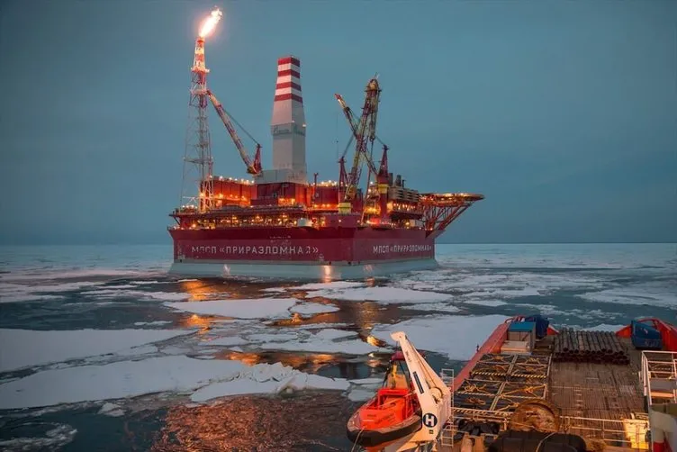 Rusya’nın kutuplardaki ilk petrol platformu ’’Prirazlomnaya’’.