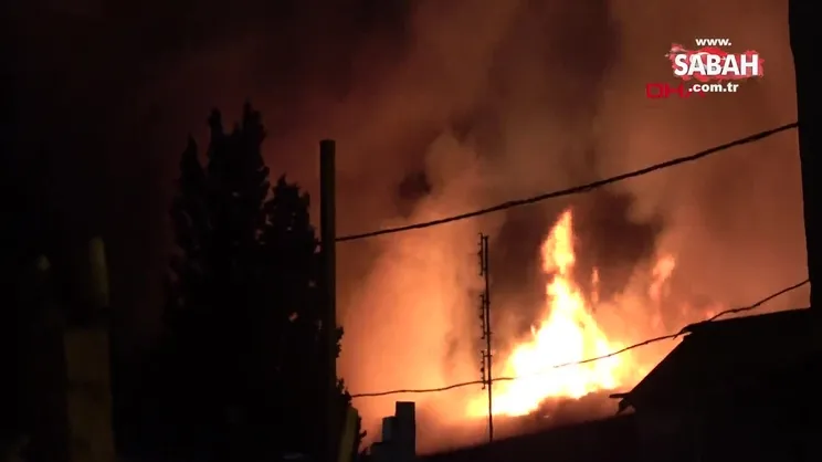 İzmir'de okul çatısında yangın! | Video