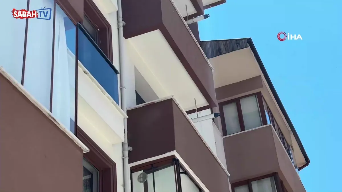 Komşular dayanamayıp taşınıyor! Koku ihbarında şoke eden manzara | Video videosunu izle Komşular dayanamayıp taşınıyor! Koku ihbarında şoke eden manzara | Video videosunu izle