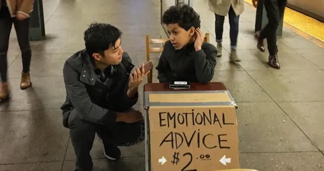11 yaşındaki çocuktan metro durağında psikolojik destek!