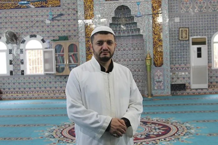 camide-namaz-kildigi-sirada-kalp-krizi-gecirdi-imamin-kalp-masajiyla-hayata-dondu-1778749867980.jpg