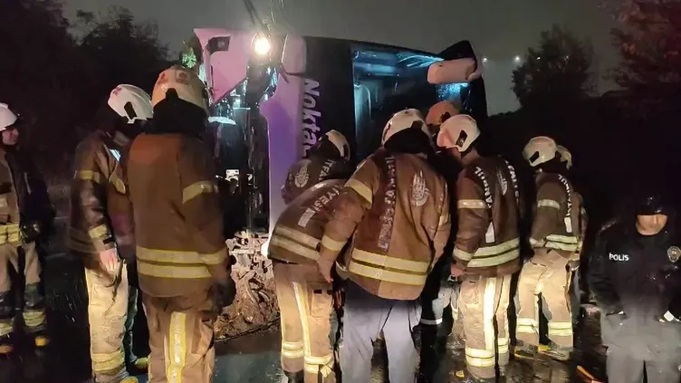 Bayrampaşa’da yolcu otobüsü devrildi: 2 ölü 1’i ağır 15 yaralı