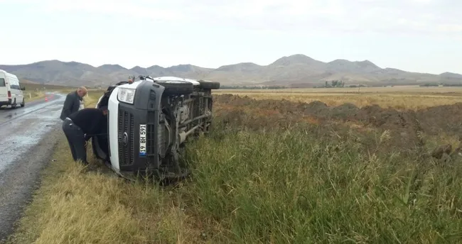 Öğrenci servisi devrildi: 13 yaralı