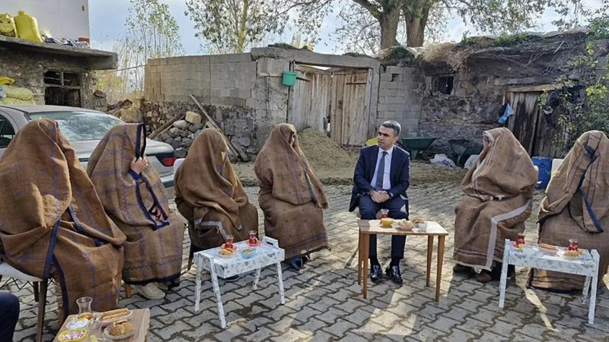 Erzurum Valiliğinin paylaşımına çirkin yorumlar! Anadolu kadınına böyle kin kustular Erzurum Valiliğinin paylaşımına çirkin yorumlar! Anadolu kadınına böyle kin kustular
