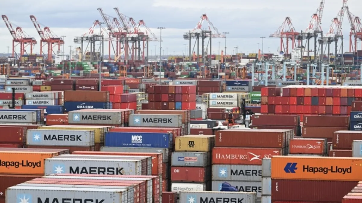 Los Angeles limanında panik! Dev konteyner gemisinde elektrik yangını Los Angeles limanında panik! Dev konteyner gemisinde elektrik yangını