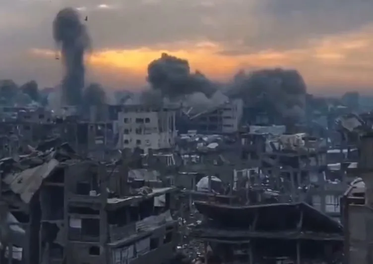 İsrail vahşetinin en net görüntüsü: Ölü bedenler havaya savruldu! Gazzeli gazeteci o anları paylaştı