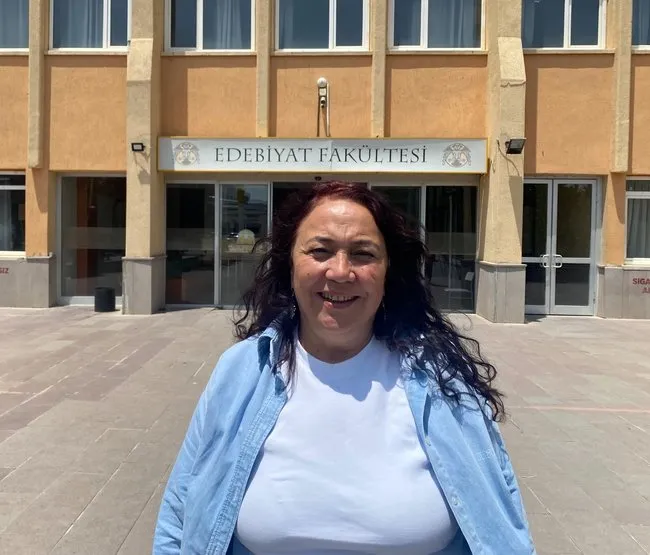 Sevil Köse Felsefe Okuyor