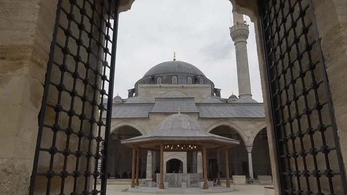 Selimiye Camisi’nin minyatürü olarak bilinen cami tekrar ibadete açıldı